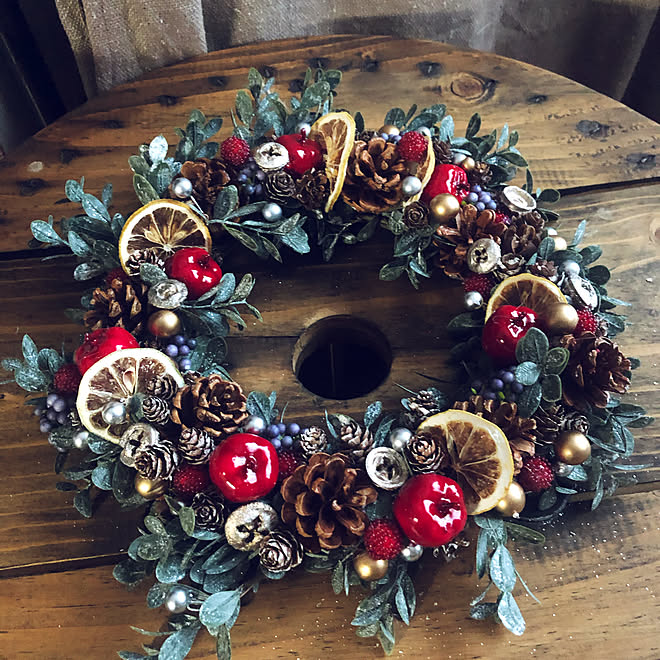 レモンドライ 松ぼっくり フェイクグリーン ダイソー クリスマスリース手作り などのインテリア実例 11 24 00 18 35 Roomclip ルームクリップ