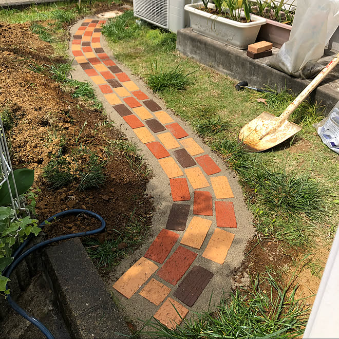 Diy初心者 素敵な庭にしたい ちいさいお庭 レンガの小道 庭 Diy などのインテリア実例 21 04 26 07 27 37 Roomclip ルームクリップ
