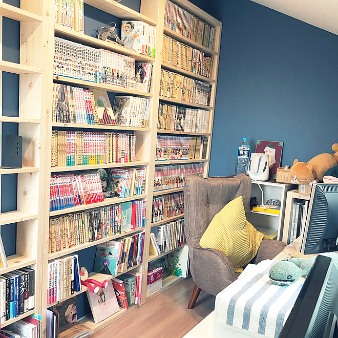 部屋全体/ぬいぐるみ置き場？/漫画部屋/漫画棚/青の壁紙&hellip;などのインテリア実例 20180505 100125
