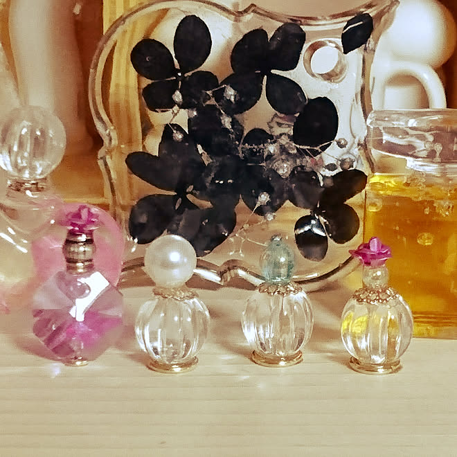 香水瓶 ビーズ アクセサリーパーツのリメイク レジン接着のインテリア実例 19 04 09 19 38 50 Roomclip ルームクリップ 香水瓶 ビーズ アクセサリーパーツのリメイク レジン接着のインテリア実例 19 04 09 19 38 50 Roomclip ルームクリップ