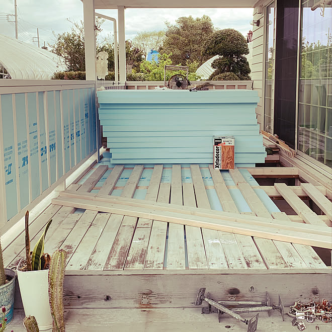 デッキスペース Diy ウッドデッキ ウッドデッキdiy グレー 白 などのインテリア実例 04 23 08 29 56 Roomclip ルームクリップ