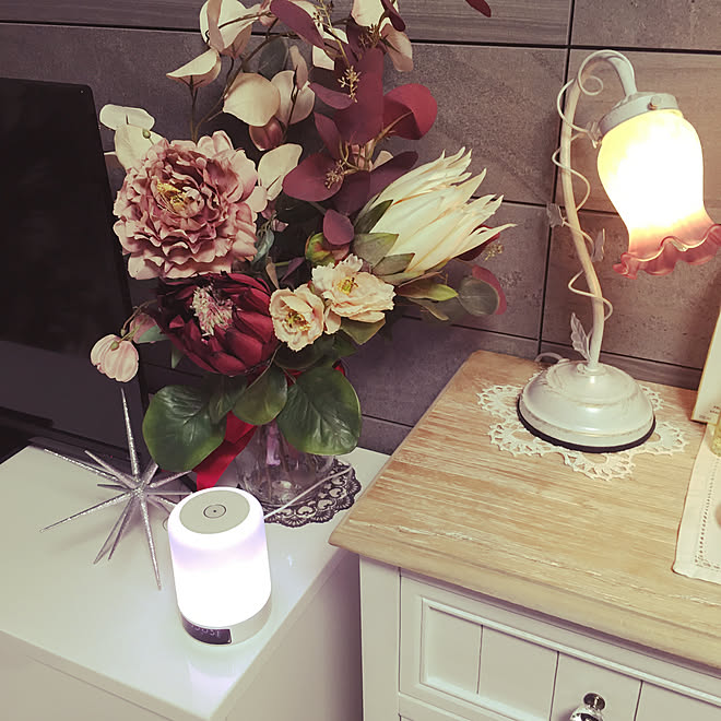 ランプ照明 ブルートゥーススピーカー 造花アレンジ ビーカンパニー Francfranc などのインテリア実例 19 11 11 19 27 54 Roomclip ルームクリップ