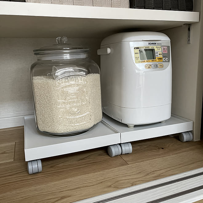 無印良品 収納用キャスター キャスターもつけられるフタ 米びつ収納 ホームベーカリー収納 などのインテリア実例 21 02 28 16 55 55 Roomclip ルームクリップ