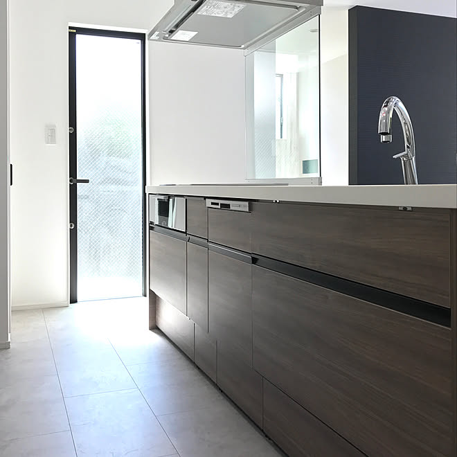 完成間近 アイランドキッチン アレスタ ウォルナット リクシル キッチン などのインテリア実例 06 19 23 38 59 Roomclip ルームクリップ 完成間近 アイランドキッチン アレスタ ウォルナット リクシル キッチン などのインテリア実例 06 19 23 38 59 Roomclip ルームクリップ