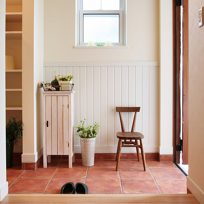 玄関 入り口 エントランス タイル土間 テラコッタタイル パネリング などのインテリア実例 17 10 24 12 55 43 Roomclip ルームクリップ