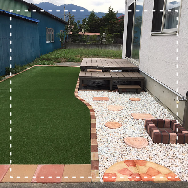 ビスケット踏み石 レンガの小道 人工芝diy 人工芝 人工芝の庭 などのインテリア実例 09 18 10 40 12 Roomclip ルームクリップ