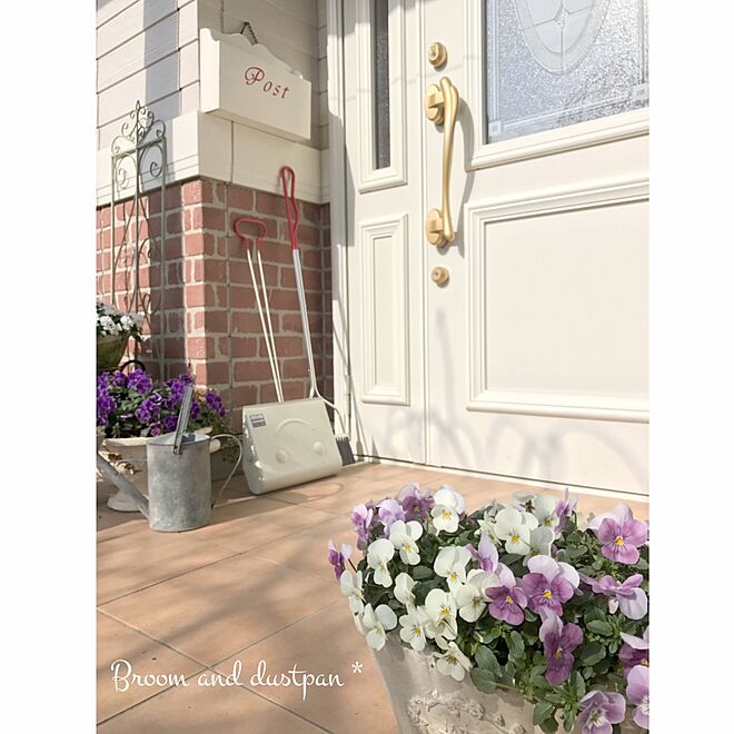 玄関 入り口 ポストdiy 花のある暮らし 玄関ドア ディノス などのインテリア実例 17 02 04 10 02 58 Roomclip ルームクリップ