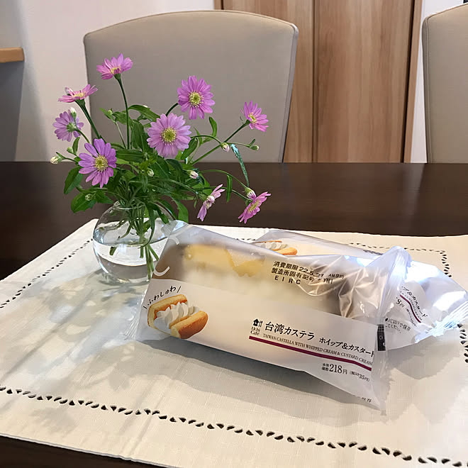 ダイエット中なのに 100均 セリアのフラワーベース ローソンスイーツ 台湾カステラ などのインテリア実例 22 05 17 15 18 00 Roomclip ルームクリップ ダイエット中なのに 100均 セリアのフラワーベース ローソンスイーツ 台湾カステラ などのインテリア実例 22 05 17 15 18 00 Roomclip ルームクリップ