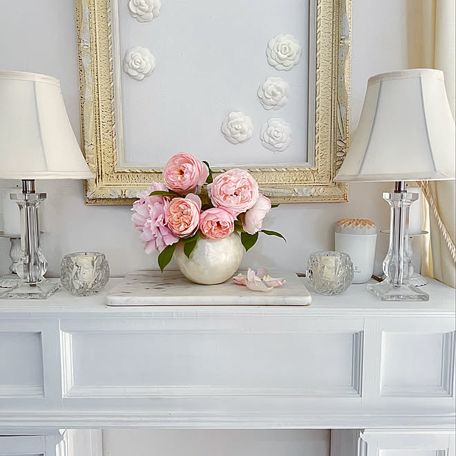 シャネルカメリア 額縁ディスプレイ フランフラン花瓶 ティファニーキャンドルホルダー キャンドルスタンド などのインテリア実例 22 05 14 11 47 57 Roomclip ルームクリップ