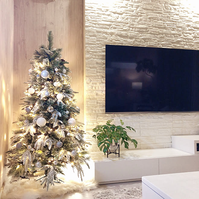 ライトアップ/観葉植物/いいね、フォロー本当に感謝です♡/壁掛けテレビDIY/スノーツリー...などのインテリア実例 - 2019-11-23 19:24:56