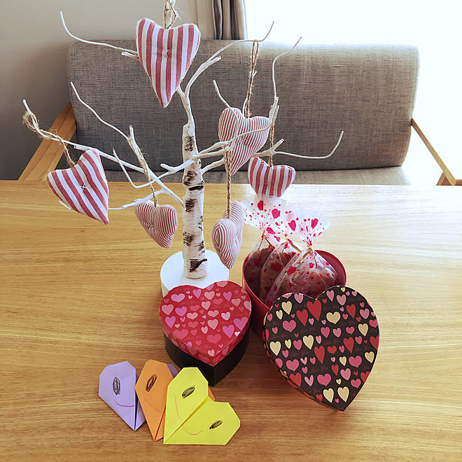 折り紙 ダイソーの箱 ラッピングは大体100均 ラッピングはセリア バレンタインラッピング などのインテリア実例 21 02 14 13 10 15 Roomclip ルームクリップ