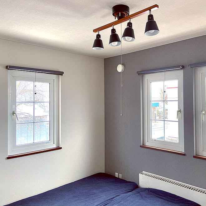 アクセントクロスグレー アクセントクロス 寝室の照明 寝室の壁 寝室 などのインテリア実例 12 02 13 42 10 Roomclip ルームクリップ