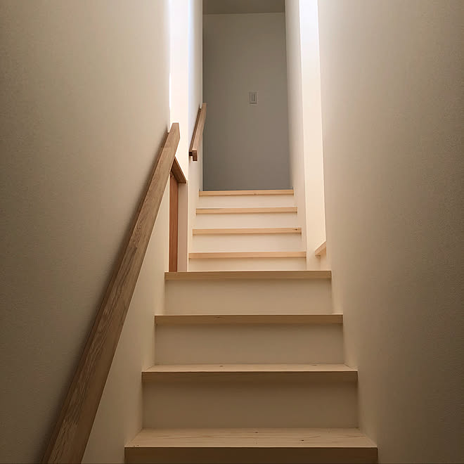 壁 天井 階段手すり 明るい階段 明るい光 自然光 などのインテリア実例 18 05 13 10 52 27 Roomclip ルームクリップ