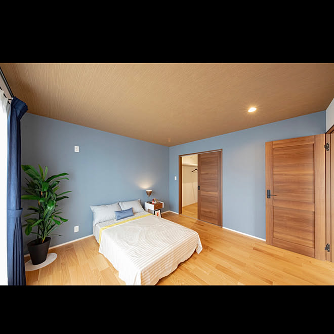 主寝室 木目調クロス 部屋全体のインテリア実例 06 21 22 00 35 Roomclip ルームクリップ