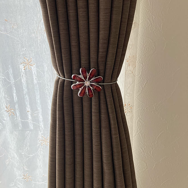 ニトリの遮光カーテン ニトリのオーダーレースカーテン カーテンタッセル 二世帯住宅完全分離型 リビング などのインテリア実例 21 01 07 12 39 17 Roomclip ルームクリップ