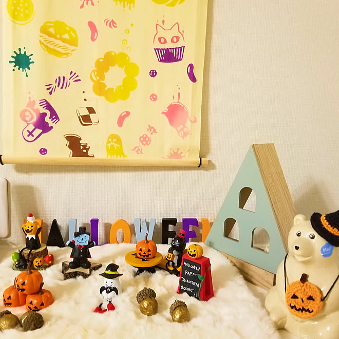 リビング ハロウィン ハロウィンディスプレイ しろくま貯金箱 手ぬぐいタペストリー などのインテリア実例 09 13 15 25 47 Roomclip ルームクリップ