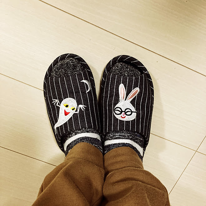 絵本 こどものいる暮らし しまむらスリッパ スリッパ 赤ちゃんのいる暮らし などのインテリア実例 22 01 21 19 39 00 Roomclip ルームクリップ