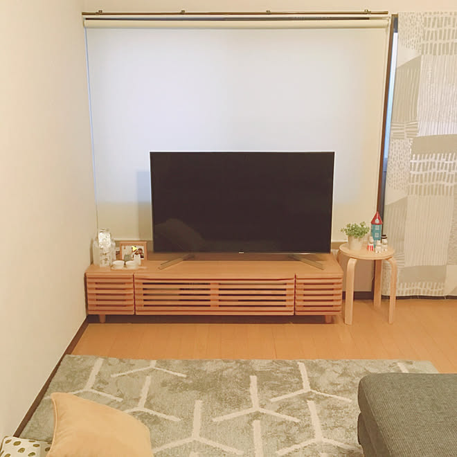 ロールカーテン/クッション/ラグ/ディスプレイスペース/テレビ台...などのインテリア実例 20191109 011244