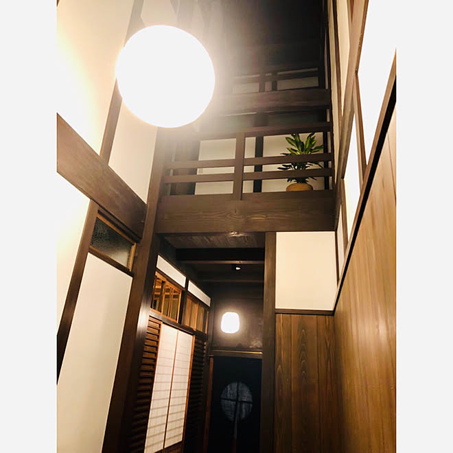 玄関 入り口 漆喰壁 吹き抜け 木の家 和モダン などのインテリア実例 19 02 22 24 37 Roomclip ルームクリップ 玄関 入り口 漆喰壁 吹き抜け 木の家 和モダン などのインテリア実例 19 02 22 24 37 Roomclip ルームクリップ