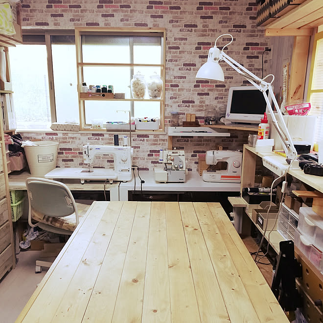 棚 作業部屋 ミシン部屋 壁紙diy 天板diy などのインテリア実例 棚 作業部屋 ミシン部屋 壁紙diy 天板diy などのインテリア実例