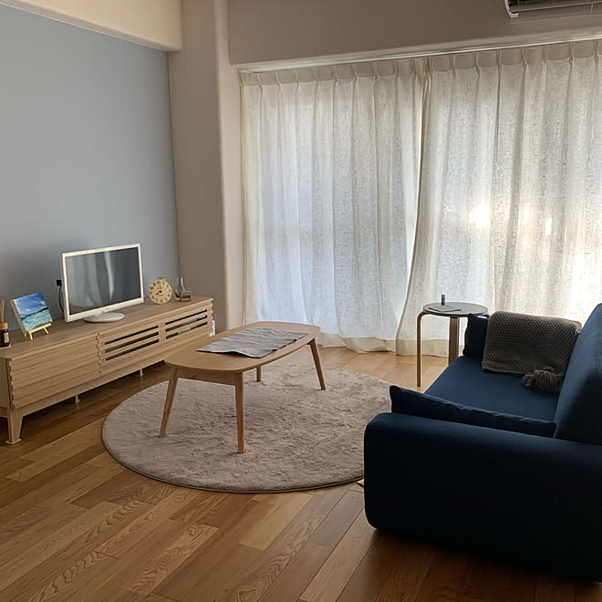 麻カーテン ネイビー ブルーグレー ソファ スツール などのインテリア実例 03 17 08 00 36 Roomclip ルームクリップ