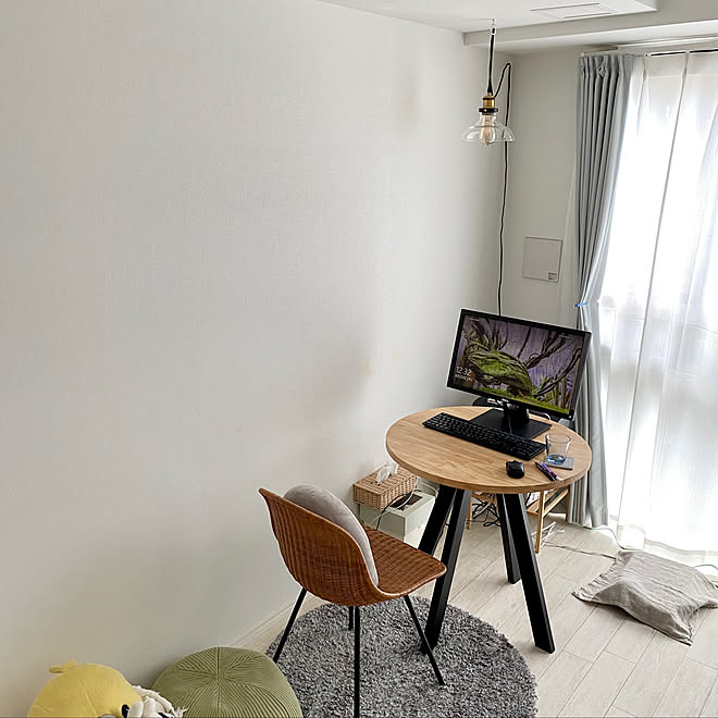 ミニプーフ ダイニングテーブル 一人暮らし Idee カフェテーブル などのインテリア実例 04 23 12 42 58 Roomclip ルームクリップ