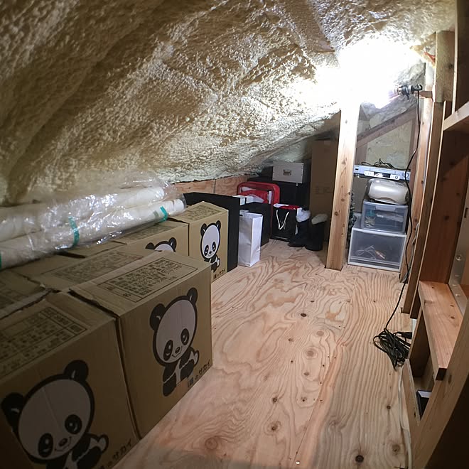 屋根裏収納 狭いスペースを生かしたい Diyのインテリア実例 17 03 16 22 06 04 Roomclip ルームクリップ