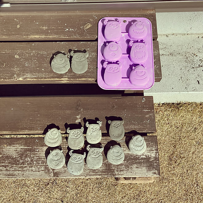 子どもと一緒に作れる セメントdiy 超簡単 Rcユーザーさんの真似っこ ダイソー モンスターズインクのシリコン型 などのインテリア実例 21 01 31 11 37 41 Roomclip ルームクリップ