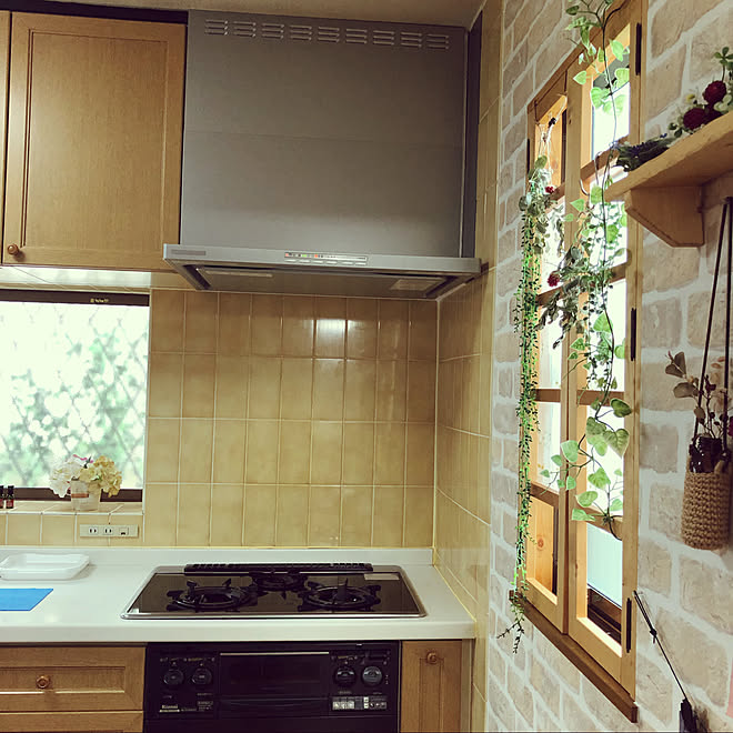 窓枠diy 壁紙diy 換気扇交換 換気扇 キッチンのインテリア実例 19 12 14 18 35 33 Roomclip ルームクリップ