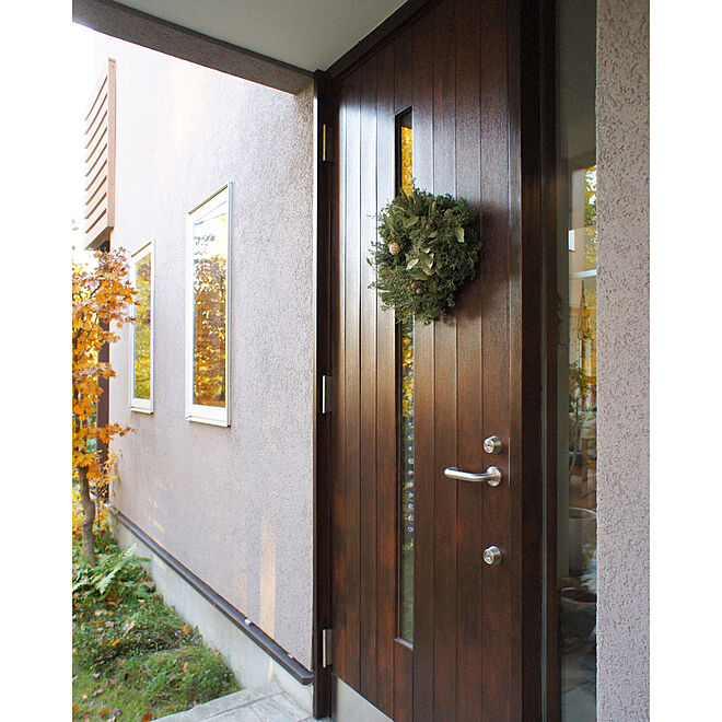 玄関ドア 花と緑のある暮らし シンプルリース クリスマスリース 手作りリース などのインテリア実例 19 12 12 18 35 23 Roomclip ルームクリップ