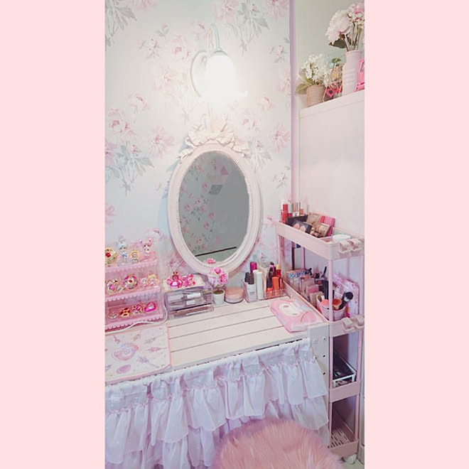 棚 団地住まい セーラームーングッズ ピンクインテリア 雑貨 などのインテリア実例 21 03 22 29 42 Roomclip ルームクリップ