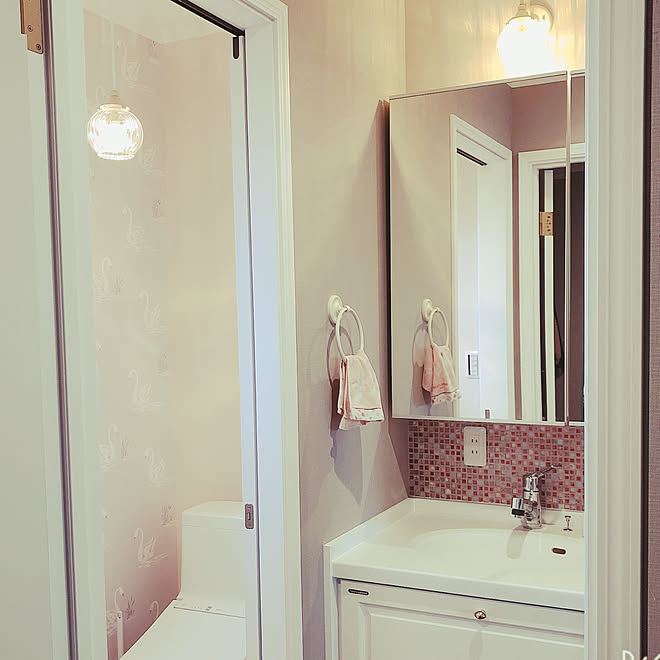 ピンクとグレー ピンクインテリア 名古屋モザイク パヴェモザイク 2階の洗面台 2階のトイレ などのインテリア実例 12 18 08 56 38 Roomclip ルームクリップ