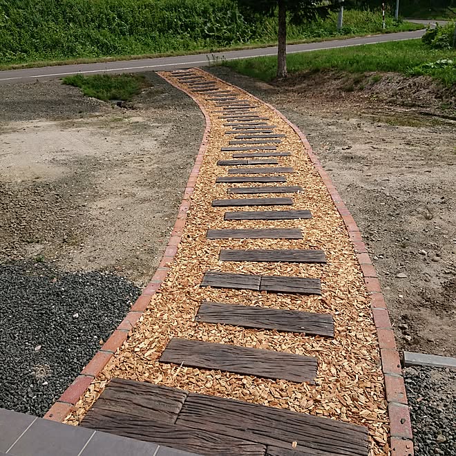 玄関 入り口 アプローチdiy 枕木風コンクリート コンクリートレンガ 木屑 などのインテリア実例 17 07 21 13 42 50 Roomclip ルームクリップ