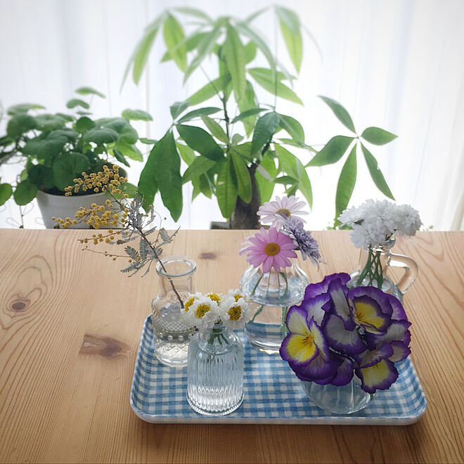 ダイニングテーブル 一輪挿し 庭の花 季節の飾り 花のある暮らし などのインテリア実例 2019 04 14 20 10 32 Roomclip ルームクリップ
