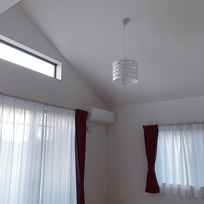 ロフトのある部屋 寝室 カーテン ペンダントライト 傾斜天井 などのインテリア実例 19 12 16 11 28 Roomclip ルームクリップ