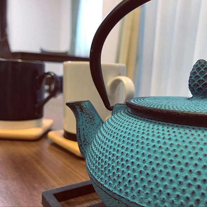 100均コースター スタジオクリップ美濃焼マグ ティータイムセット コーヒーデカンタ代わり 南部鉄器急須 などのインテリア実例 10 10 11 45 50 Roomclip ルームクリップ