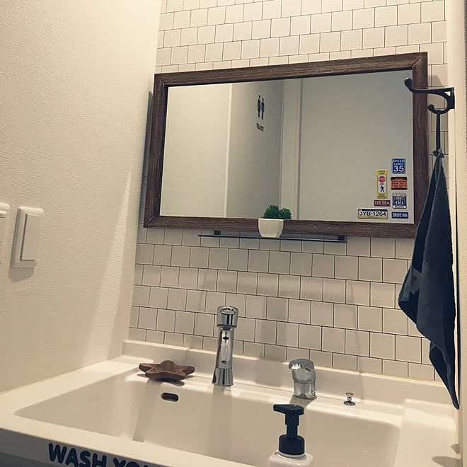 壁 天井 カインズホーム 洗面台リメイク 洗面台 サブウェイタイルシート などのインテリア実例 18 03 17 13 05 57 Roomclip ルームクリップ