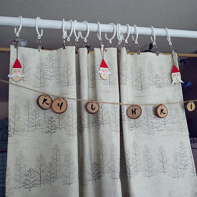 壁 天井 山善 山善収納部 つっぱりカーテンレール サンタさんオーナメント などのインテリア実例 19 11 22 09 50 14 Roomclip ルームクリップ