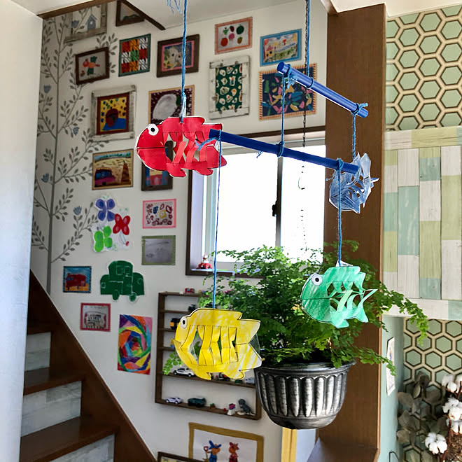 手作り モビール 工作 お魚モビール キャンドゥの板壁風シート などのインテリア実例 21 05 02 23 04 24 Roomclip ルームクリップ