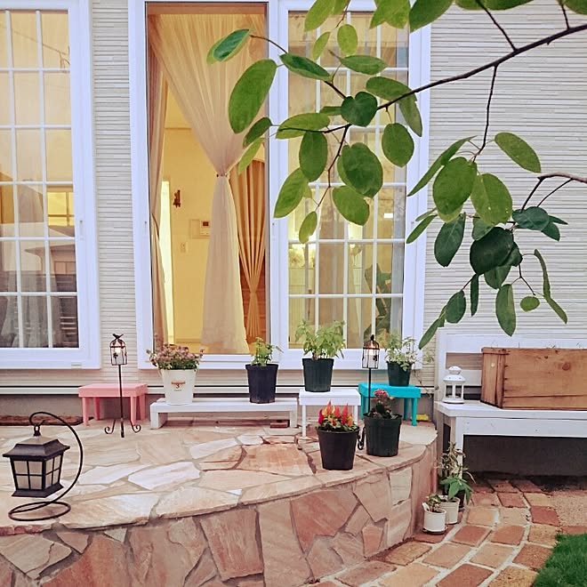 石張りのテラス ベンチ Diy レンガの小道diy 花台diy ランタン などのインテリア実例 16 07 10 21 05 27 Roomclip ルームクリップ