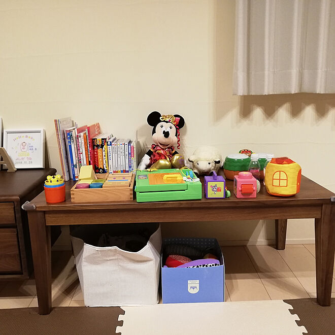 机 おもちゃスペース リビングテーブル 絵本コーナー 赤ちゃんのいる部屋 などのインテリア実例 19 09 03 22 17 04 Roomclip ルームクリップ