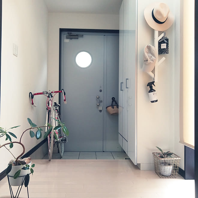 玄関 入り口 シンプルモダン 自転車 北欧 シンプル などのインテリア実例 06 21 10 58 26 Roomclip ルームクリップ