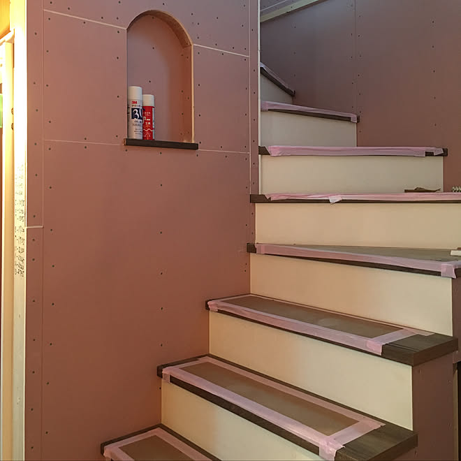 玄関 入り口 かわいい 石膏ボード ニッチ 階段 などのインテリア実例 18 02 08 19 13 47 Roomclip ルームクリップ