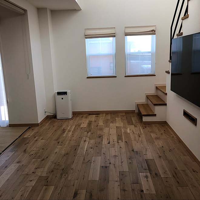 ソファーなしリビング ソファーなし生活 和室 吹き抜け階段 無垢床オーク などのインテリア実例 22 02 06 11 54 52 Roomclip ルームクリップ