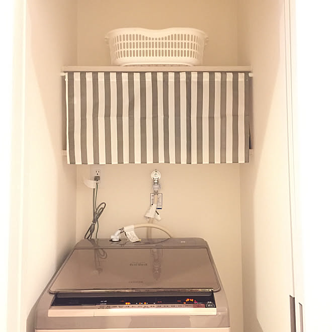 棚 引き戸で目隠し 洗濯機上の棚 ストライプ カフェカーテン などのインテリア実例 17 10 06 21 04 45 Roomclip ルームクリップ