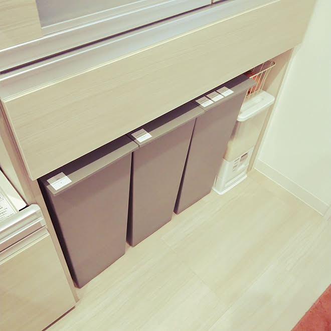 キッチン サンゲツフロアタイル リクシル 背面収納 ゴミ箱 キッチン などのインテリア実例 04 21 09 54 26 Roomclip ルームクリップ キッチン サンゲツフロアタイル リクシル 背面収納 ゴミ箱 キッチン などのインテリア実例 04 21 09 54 26 Roomclip ルームクリップ