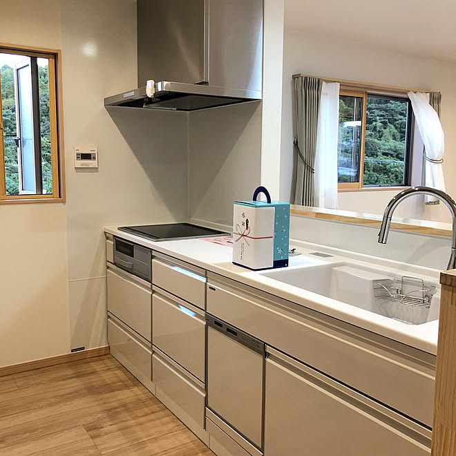 タカラスタンダード タッチレス水栓 グランディア ソリッドホワイト タカラスタンダードキッチン などのインテリア実例 19 09 28 23 03 51 Roomclip ルームクリップ