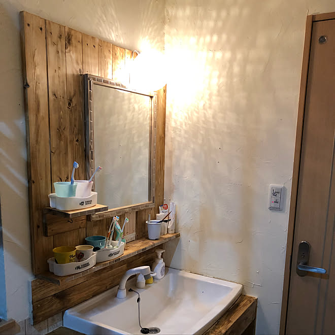 ニトリの鏡 ハンドメイド 木枠diy ハンドメイド家具 棚diy などのインテリア実例 19 05 07 06 15 28 Roomclip ルームクリップ