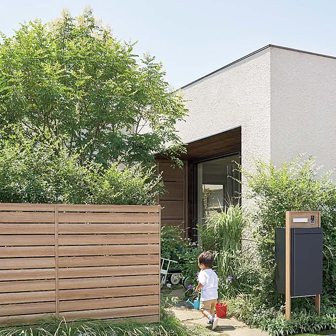 木目 庭 木調フェンス 木製フェンス おしゃれなフェンス などのインテリア実例 22 06 10 21 00 44 Roomclip ルームクリップ