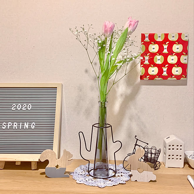 Daiso レターボード 生花 かすみ草 チューリップ などのインテリア実例 03 30 18 17 28 Roomclip ルームクリップ